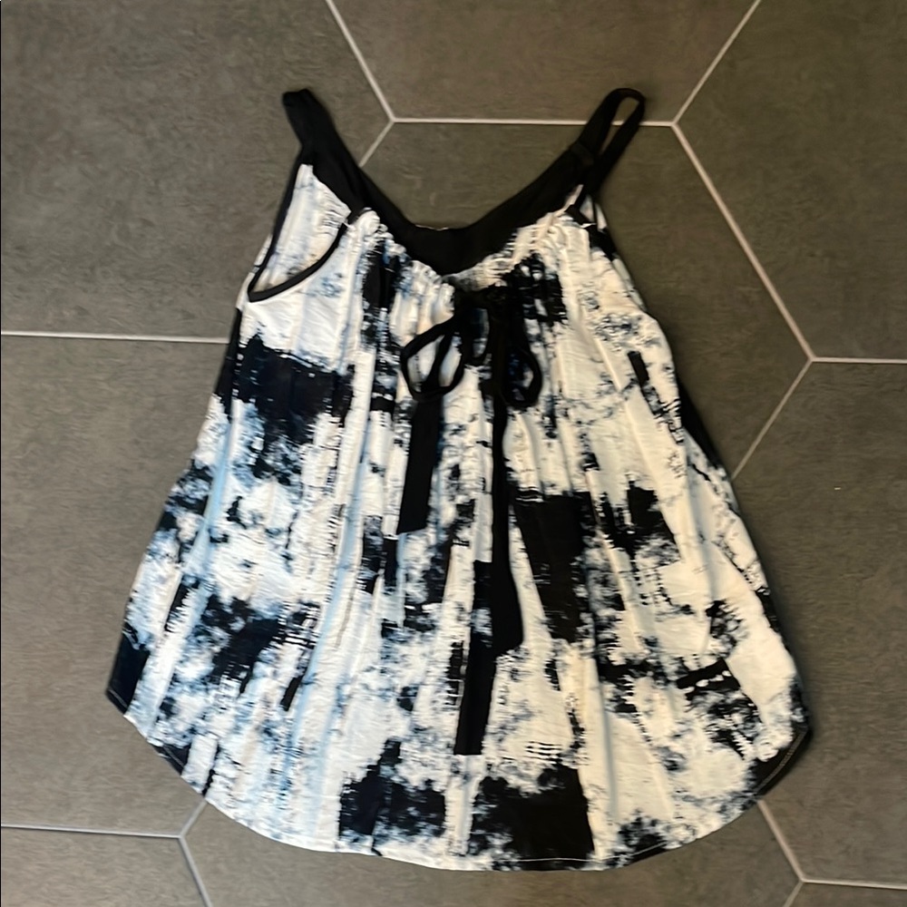 Stylish Black and White Sleeveless Top
